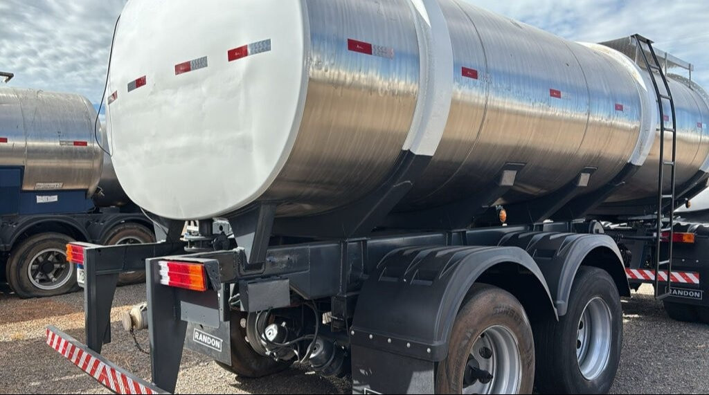 Carroceria Randon Carreta inox - Ano 2000