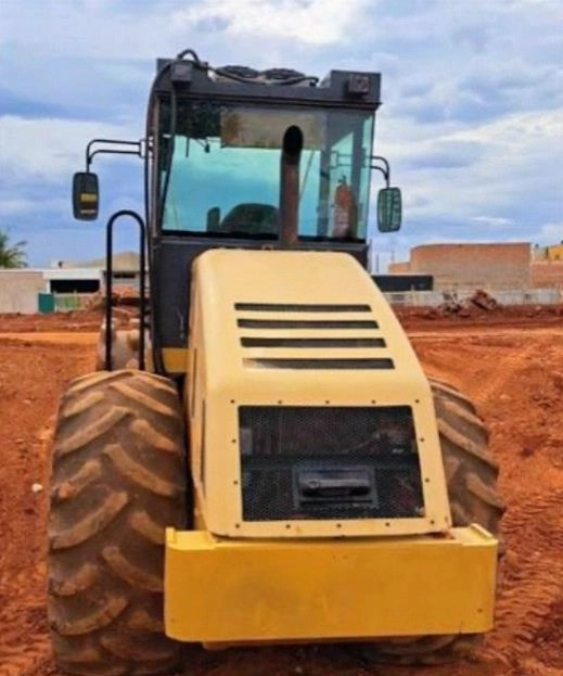 Rolo Compactador Caterpillar CP-533E Ano 2011 3.200 Horas  Caterpillar