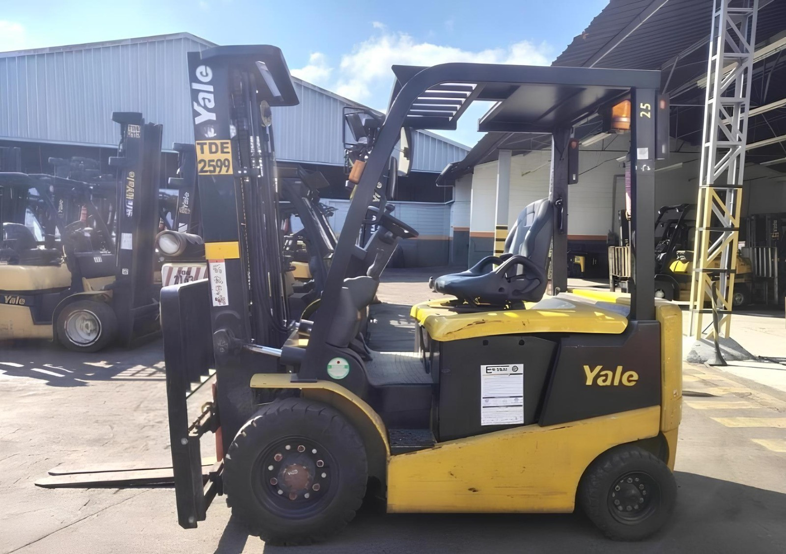 Empilhadeira Elétrica Yale FB25RZ – Ano 2019 | 2.500 kg | 4.450 Horas