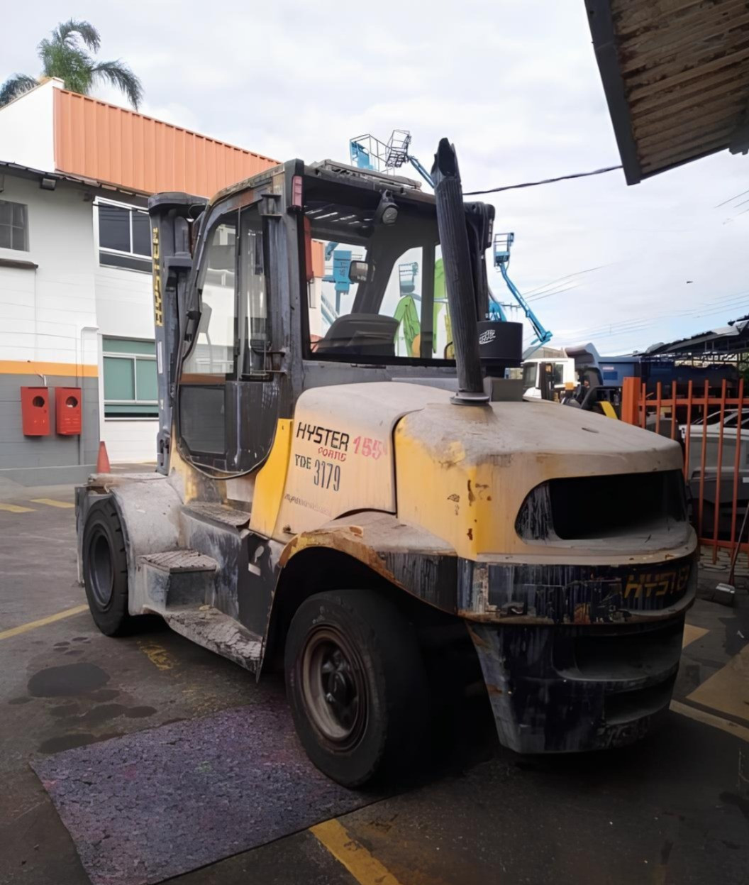 Empilhadeira Hyster 155 ano 2014 para 7000 kg, à Diesel, com ar condicionado, 6330 horas