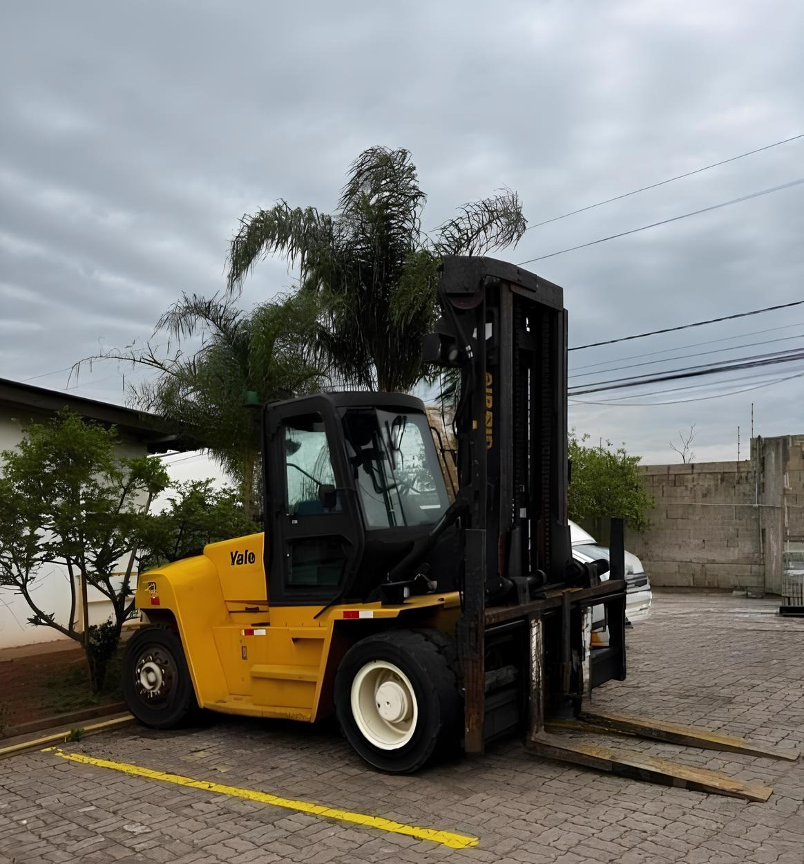 Empilhadeira Yale GP230VX ano 2011 com 10.000 horas, à Diesel