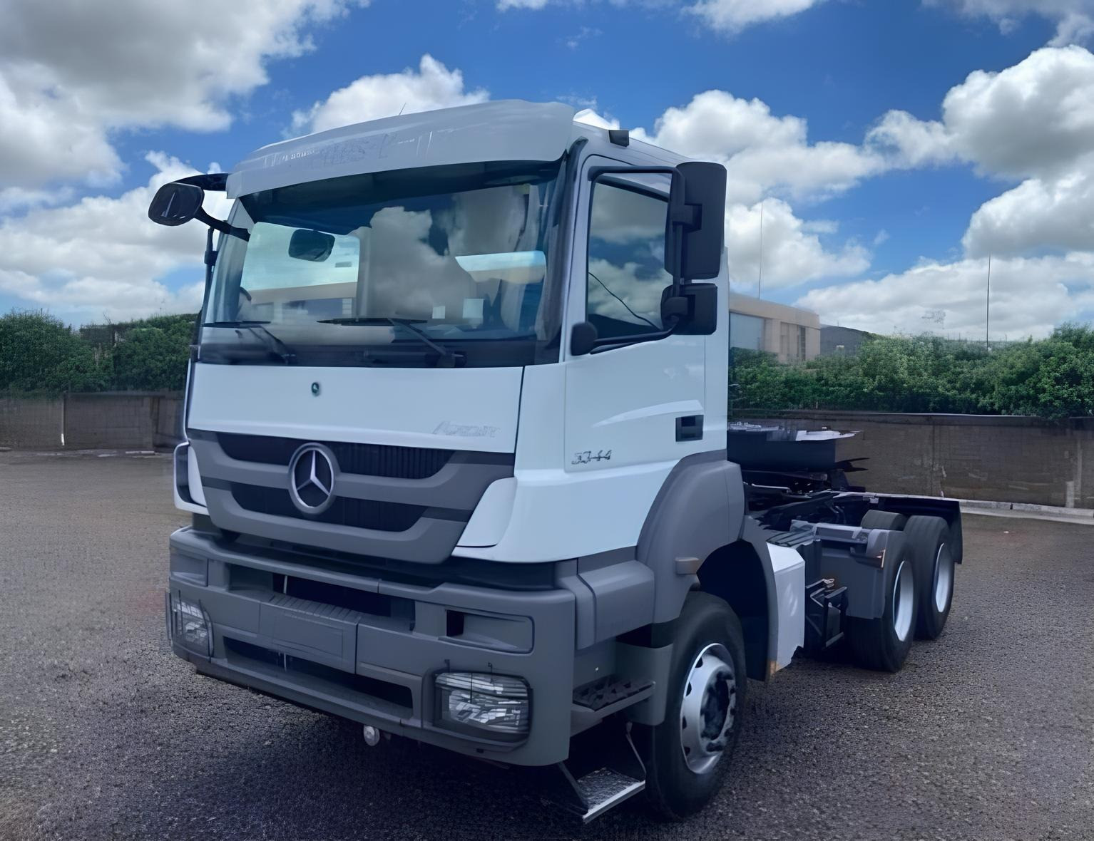Caminhão Mercedes Benz MB 3344 ano 2023, cavalo mecânico, 6x4, automático