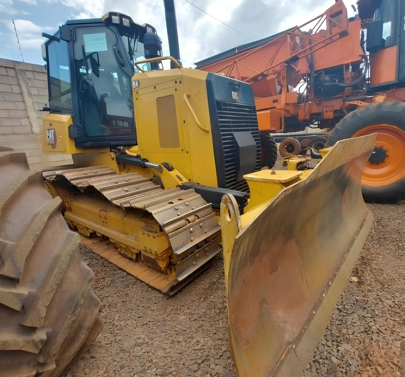 Trator de Esteira Caterpillar D4E ano 2021 com 6235 horas