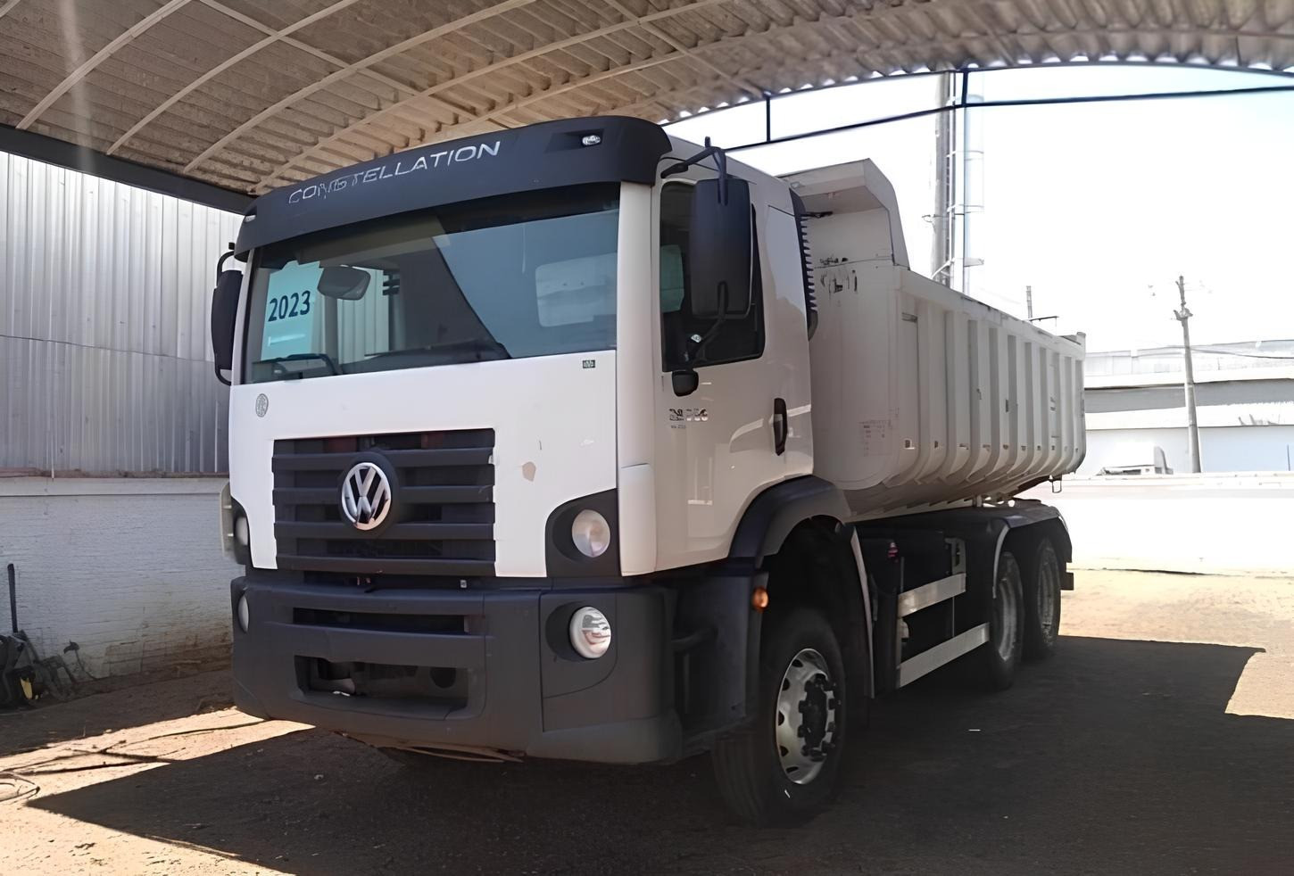 Caminhão Volkswagen VW 26.280 ano 2023, 6x4, com caçamba de 14 ㎥