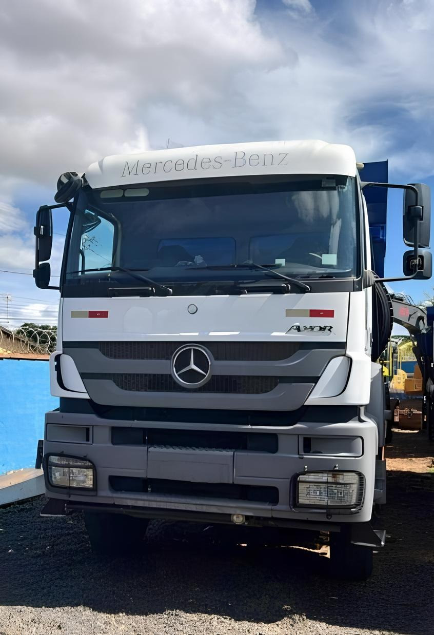 Caminhão Mercedes Benz MB Axor 4144 ano 2020, 6x4, com caçamba de 16 ㎥, 76.500 km