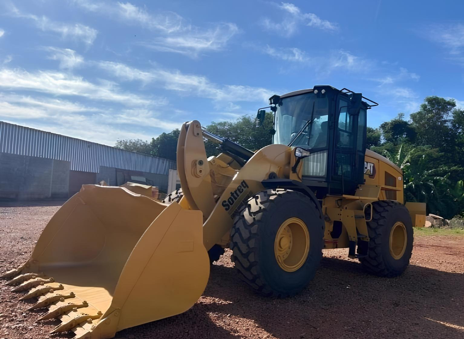 Pá Carregadeira Caterpillar 938K ano 2021 com 6.800 horas