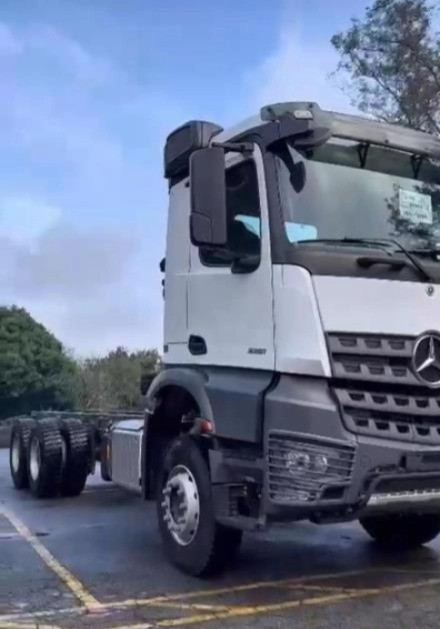 Caminhão Mercedes Benz MB Arocs 3351 ano 2024, 6x4, 0 Km e automático