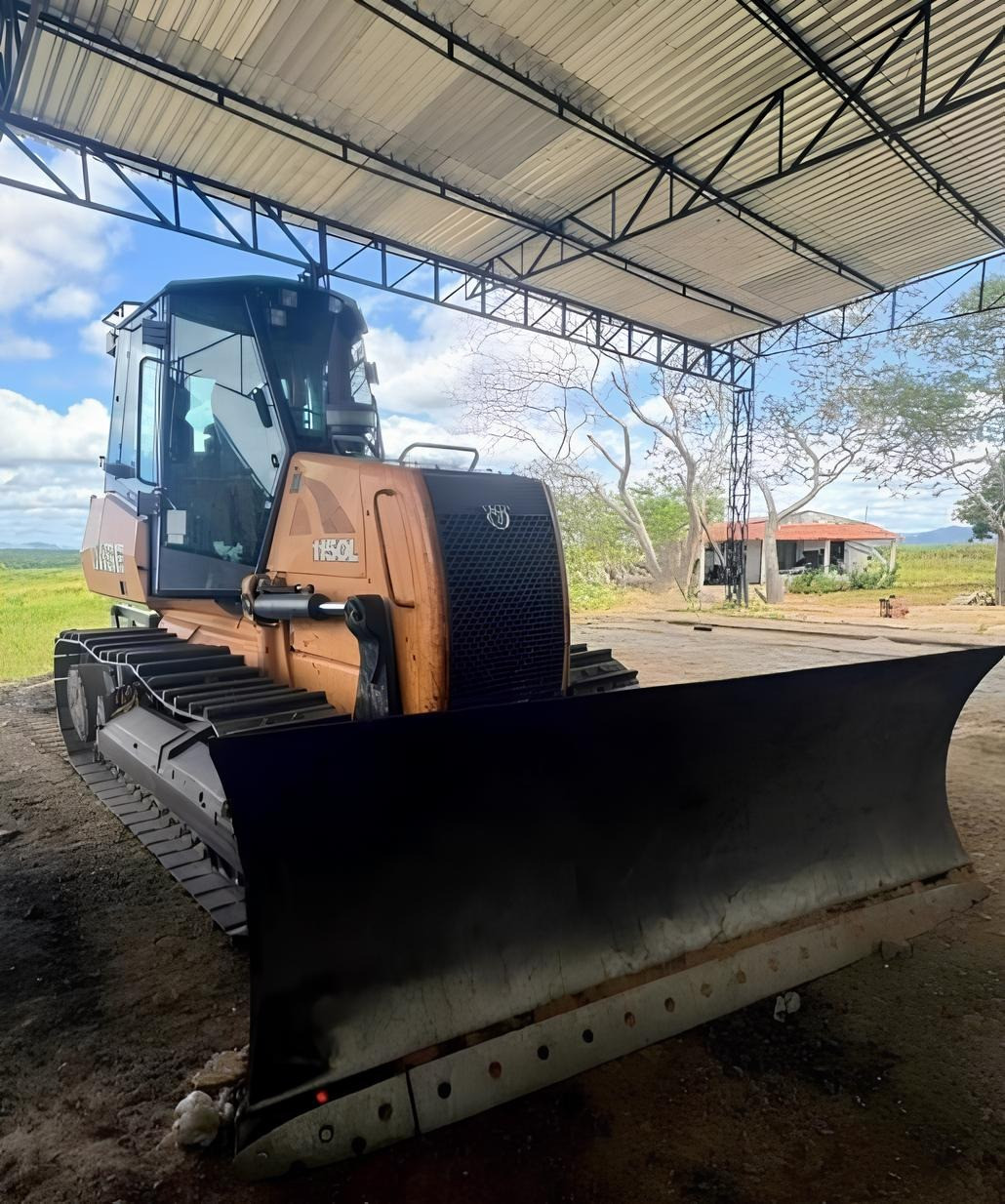 Trator de Esteira Case 1150L ano 2020 com 3640 horas, ripper traseiro