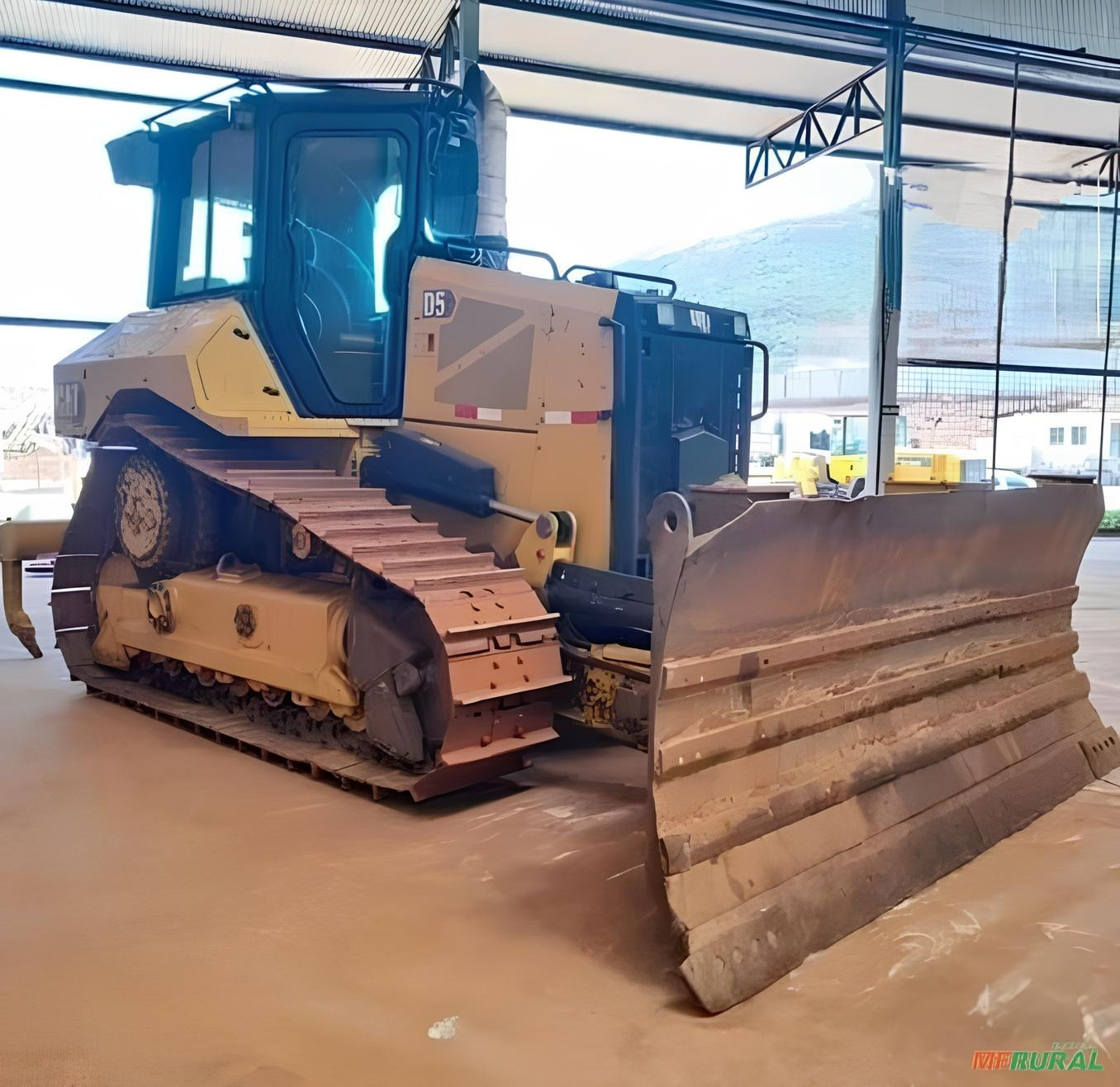 Trator de Esteira Caterpillar D5 ano 2020 com 10.000 horas