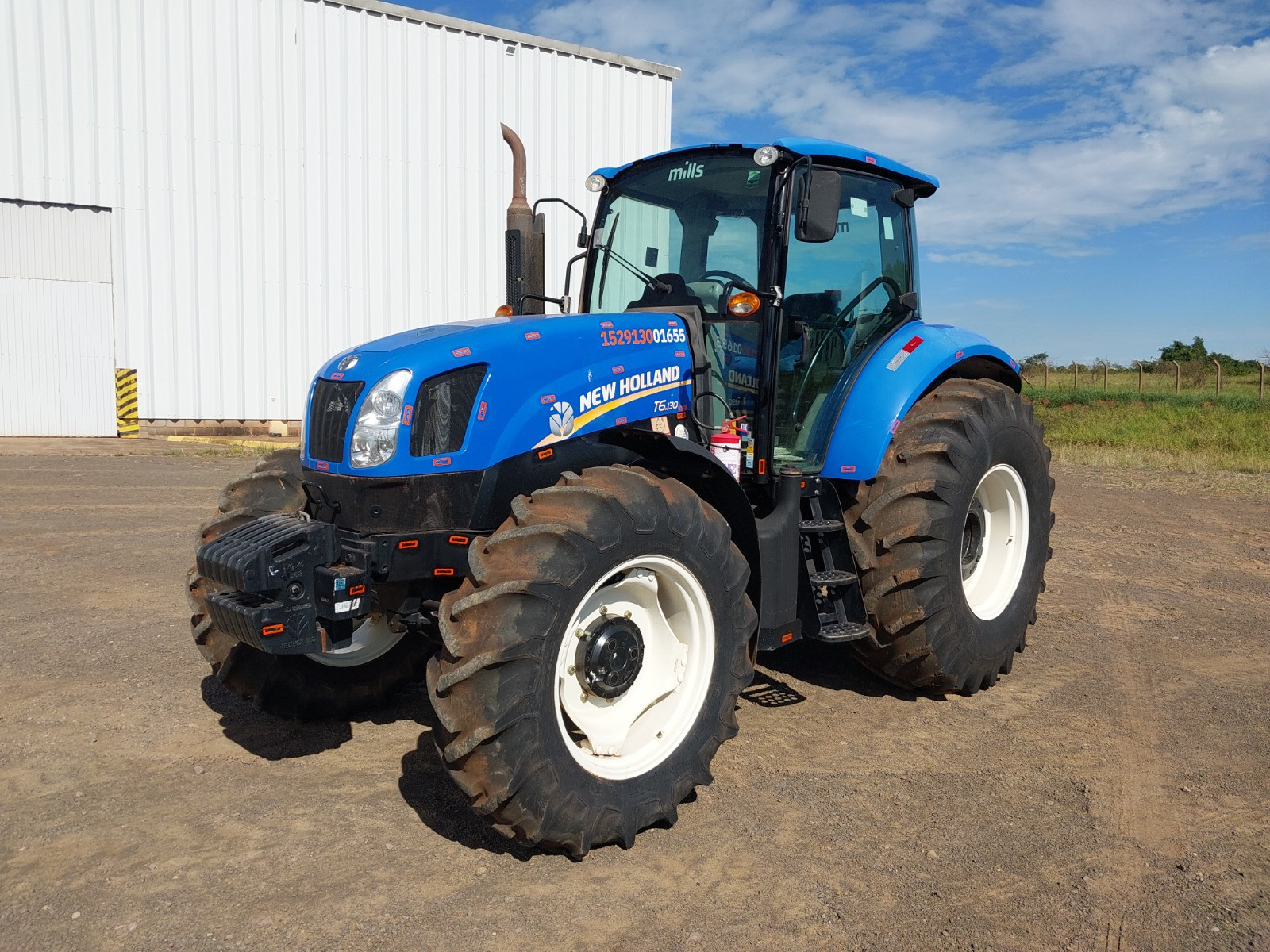 TRATOR AGRÍCOLA NEW HOLLAND T6.130