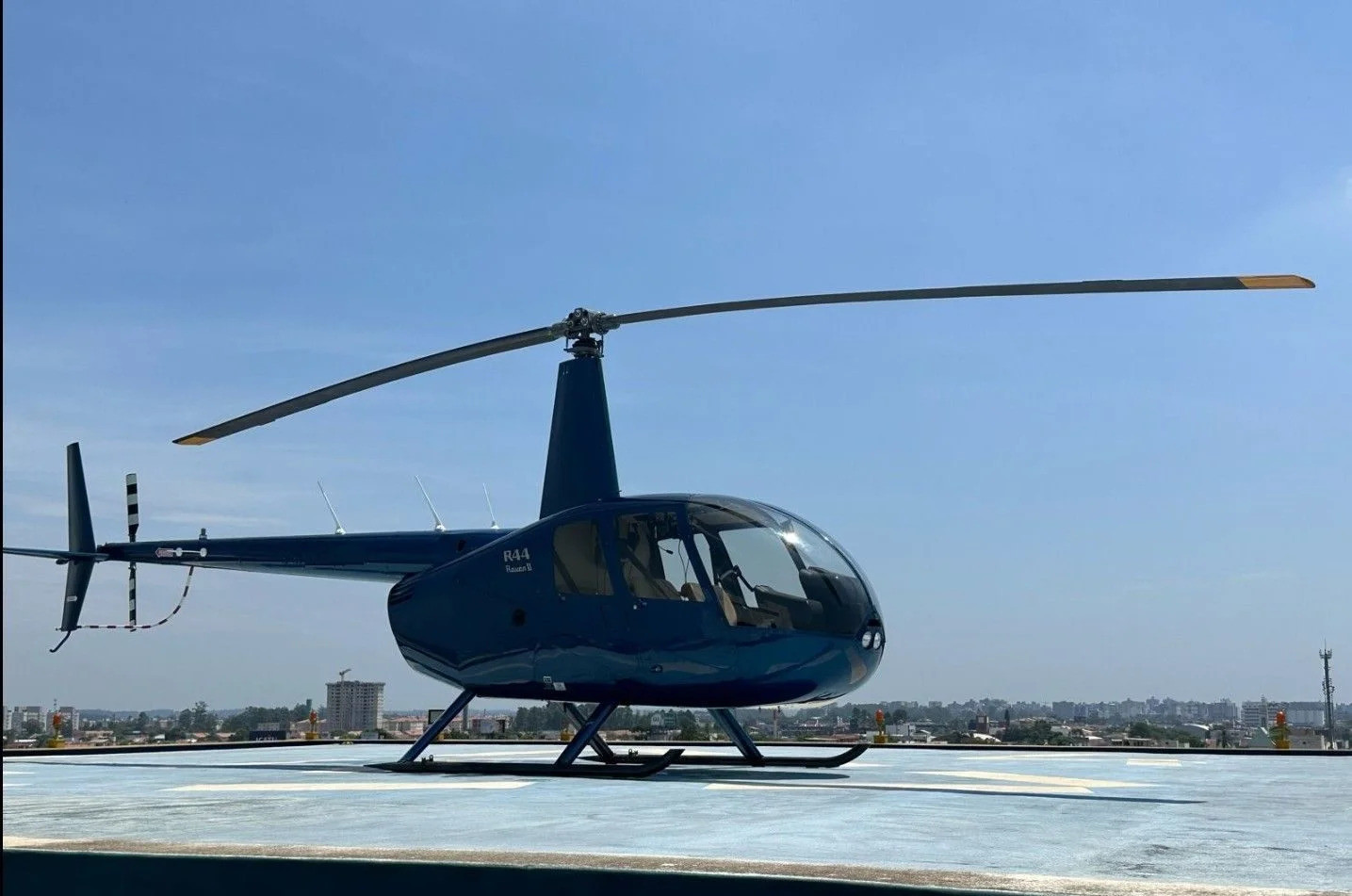 Helicóptero Robinson R44 Raven II 2013