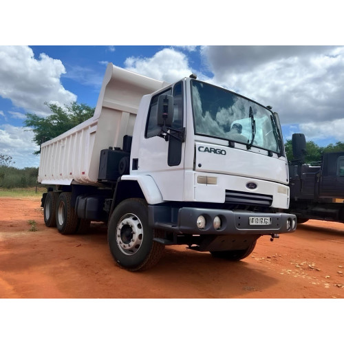 Ford Cargo C 6332 6x4 – 2011 | Caçamba 14 m³ | 280 mil km