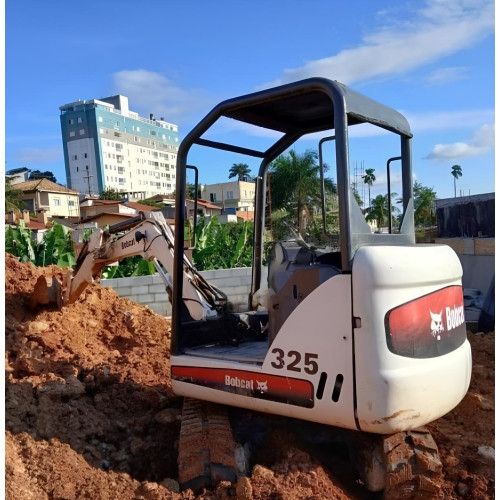 Mini Escavadeira Bobcat 325 – Ano 2011 | 5.550 Horas