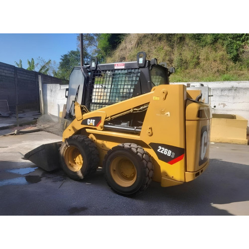 Mini Carregadeira Caterpillar 226B3 – Ano 2013 | Ar Condicionado