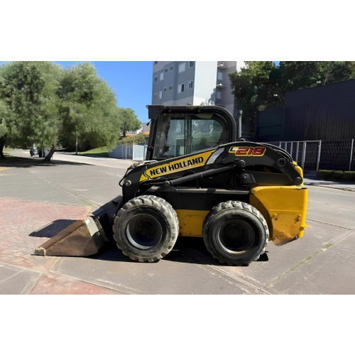Minicarregadeira New Holland L218 – Ano 2018 | 5.000 Horas