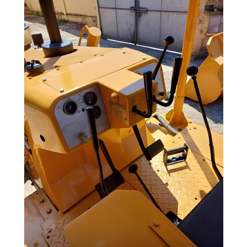 Trator de Esteira Caterpillar D4E – Ano 1983