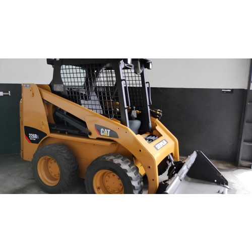 Minicarregadeira Caterpillar 226B3 - ano 2011 - com 3370 horas, High Flow