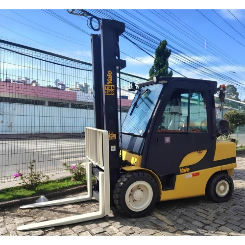 Empilhadeira Yale 70VX - ano 2021 - com ar condicionado - para 3,5 Toneladas - 1.800 horas