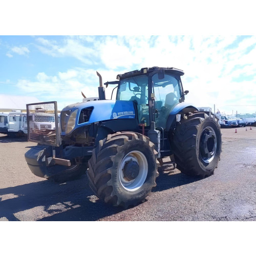 Trator New Holland T7.240 - Ano 2014 - 4x4 - com 25.560 horas