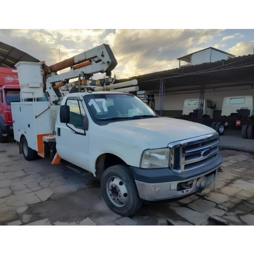 Ford F4000 ano 2017, 4x4, com cesto aéreo de 10 metros, 100.000 km