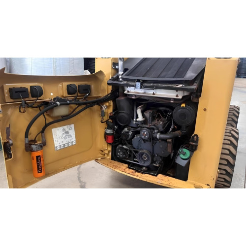 Mini Carregadeira Caterpillar 246C ano 2011 com 11.000 horas