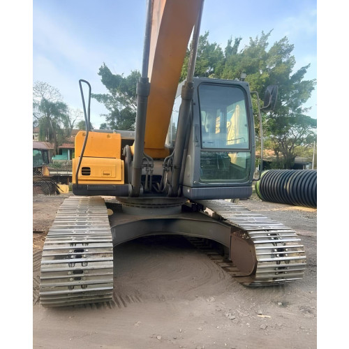 Escavadeira Hyundai 210 LC-7 ano 2010 com 8.500 horas