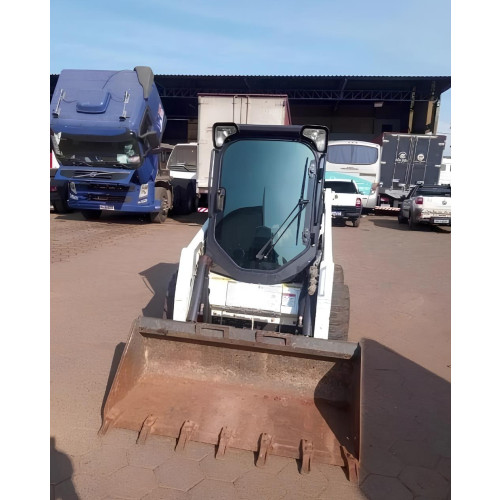 Minicarregadeira Bobcat S450 ano 2022 com apenas 970 horas