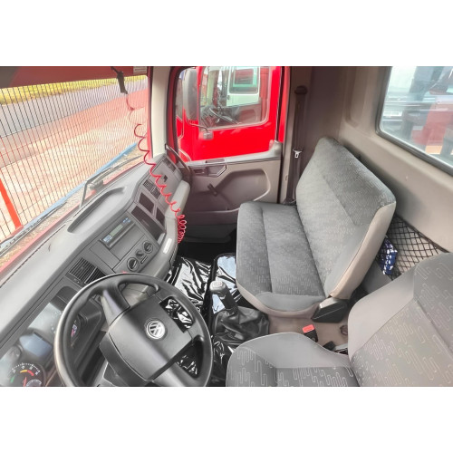 Caminhão Volkswagen VW 13.190 ano 2012, 4x2, com carroceria de ferro Facchini