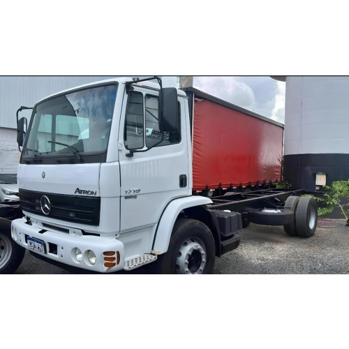 Caminhão Mercedes Benz MB Atron 1719 ano 2013 no chassis