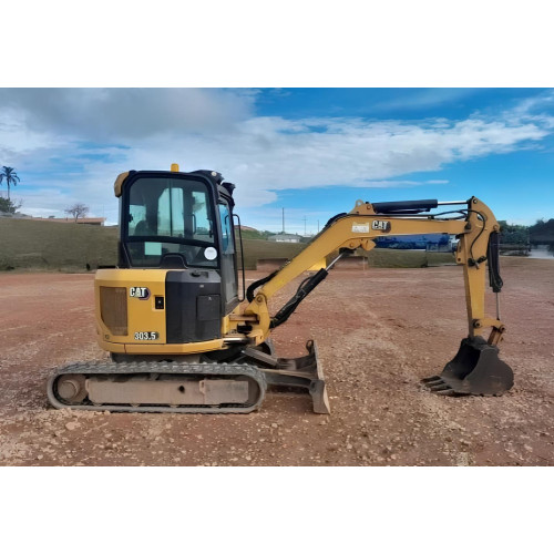 Mini Escavadeira Caterpillar 303.5 Ano 2021 com média de 2.000 horas