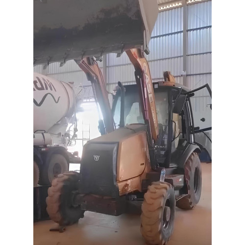 Retroescavadeira Case 580N ano 2019, 4x4, média de 4.000 horas