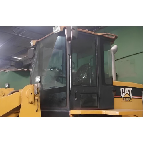 Pá Carregadeira Caterpillar 938G II ano 2004 com média de 10.000 horas
