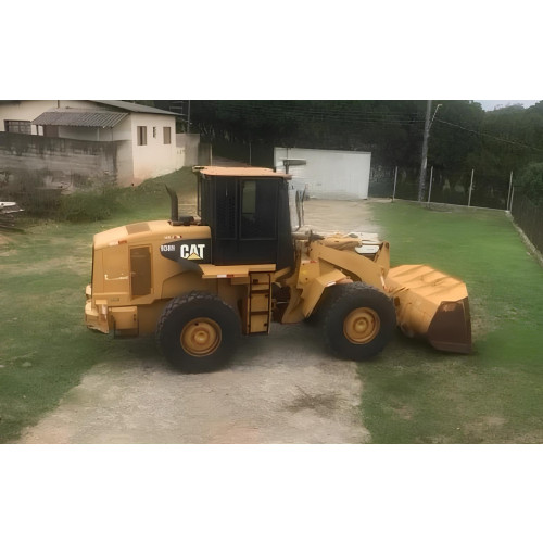 Pá Carregadeira Caterpillar 938H ano 2013 com 8000 horas