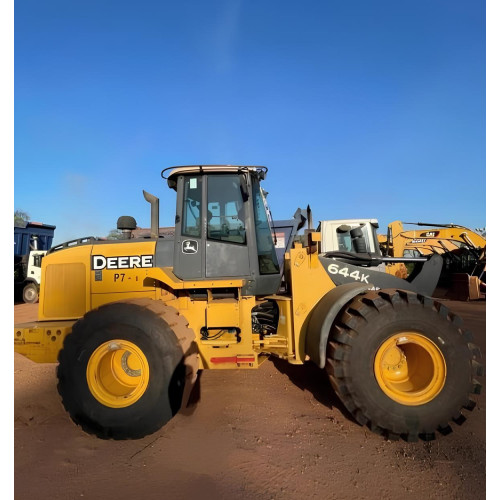 Pá Carregadeira John Deere 644K ano 2015, média de 20.000 horas