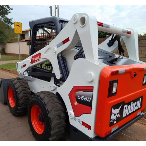 Mini carregadeira Bobcat S650 ano 2011 com 3240 horas, alavanca