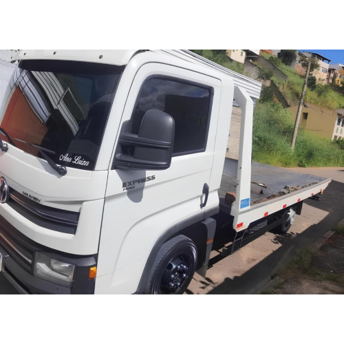 Caminhão Volkswagen VW Express ano 2019 com prancha de 4,5 metros