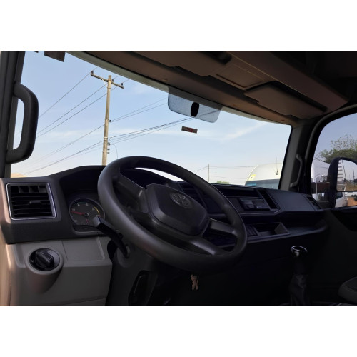 Caminhão Volkswagen VW 11.180 Prime ano 2018 com carroceria de madeira 6,20x2,30, ar condicionado