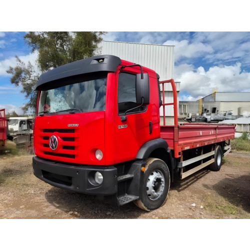 Caminhão Volkswagen VW 15.190 ano 2019 com carroceria de ferro e 197.000 Km
