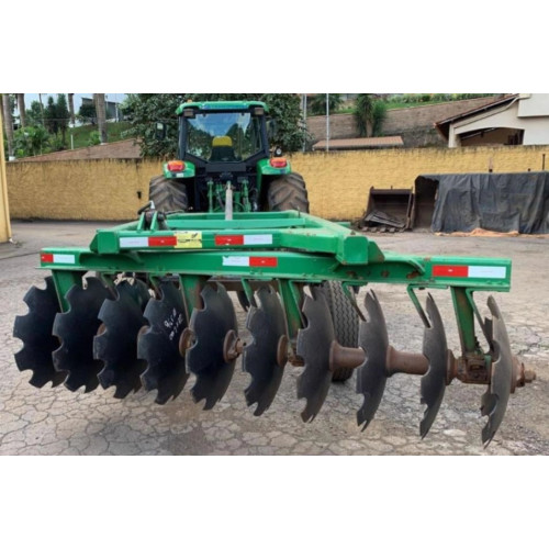 Trator John Deere 6125J ano 2013 e 2014 com 4000 e 6000 horas