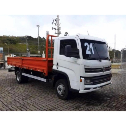 Caminhão VW 11.180 ano 2021 com carroceria de ferro e 115.000 km