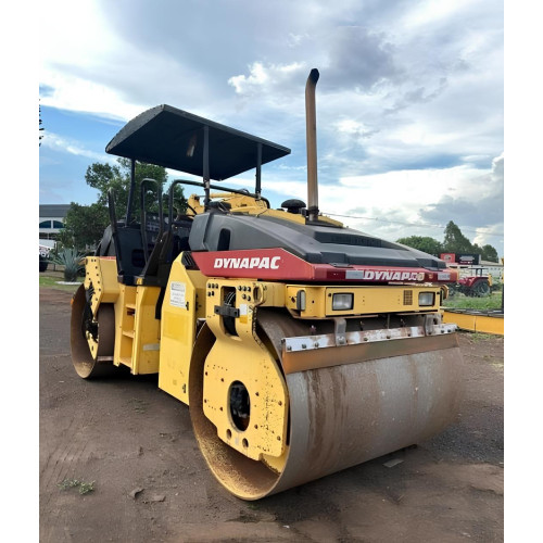 Rolo Compactador Dynapac CC322 ano 2012, com média de 5500 horas