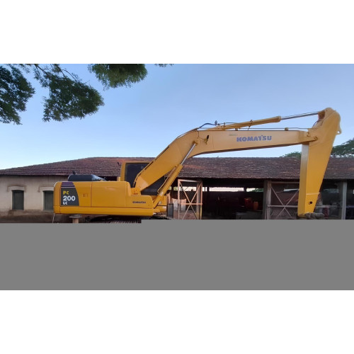 Escavadeira Komatsu PC200 LC Série 8 ano 2014 com 22.000 horas