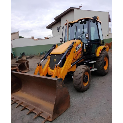 Retroescavadeira JCB 3CX ano 2022, 4x4, com 2.200 horas
