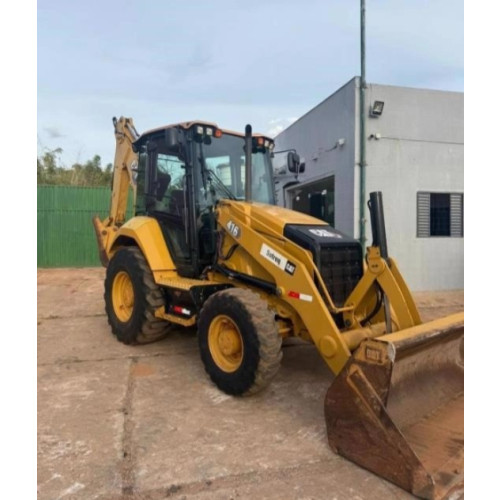 Retroescavadeira Caterpillar 416 ano 2021, 4x4, com 5.500 horas