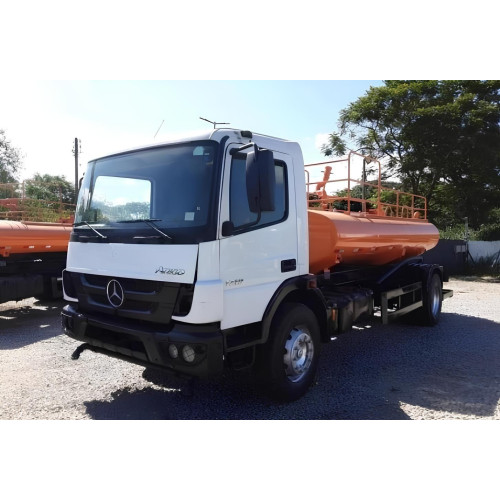 Caminhão Mercedes Benz MB 1719 ano 2022, 4x2, com tanque pipa de 7000 litros
