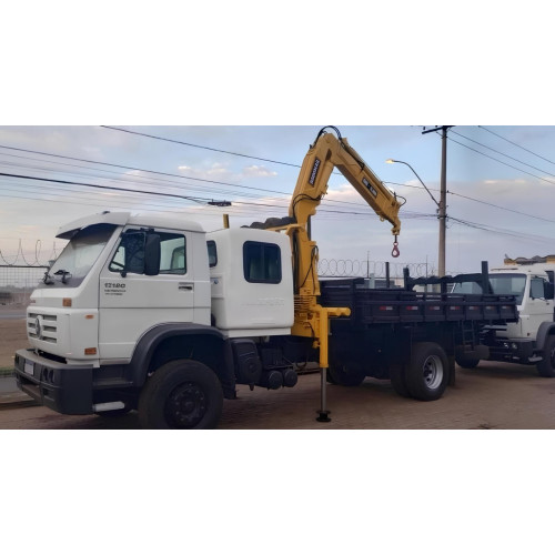 Caminhão Volkswagen VW 17.190 ano 2013, toco, com Munck Rodomaq de 15 toneladas