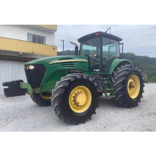 Trator John Deere 7715 ano 2011, 4x4, com média de 4.000 horas