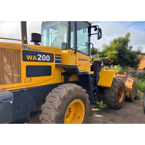 Pá Carregadeira Komatsu WA200 - ano 2020 com 15.650 horas