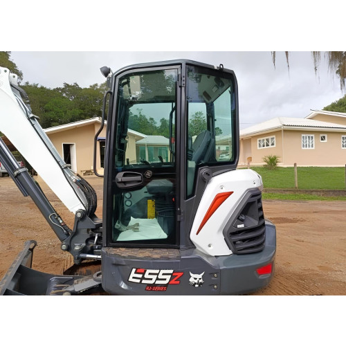 Escavadeira Bobcat E55Z - ano 2024 com ar condicionado e 550 horas