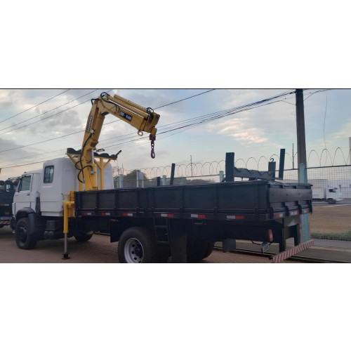 Caminhão Volkswagen VW 17.190 ano 2018, toco, com Munck Rodomaq de 15 toneladas